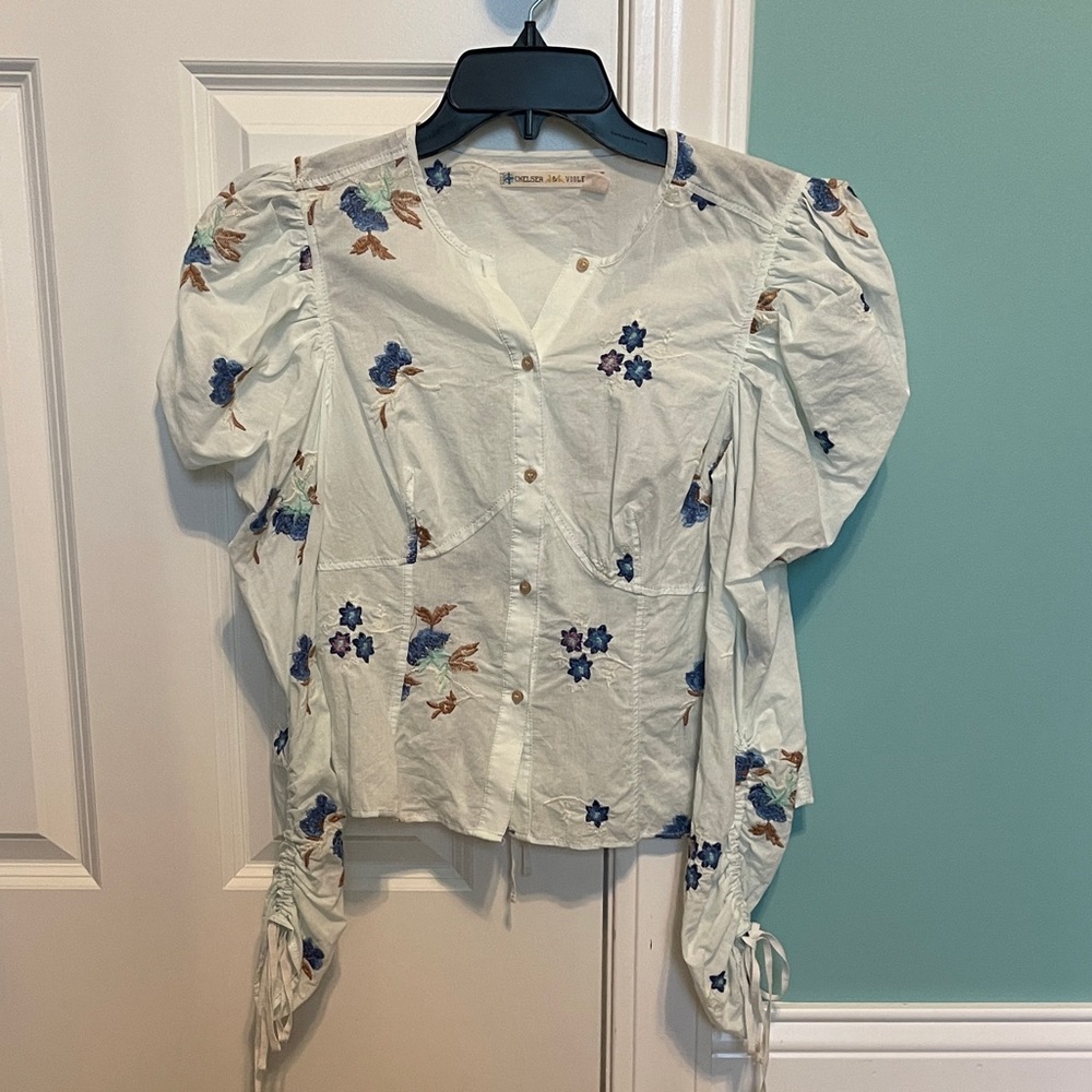 Chelsea & Violet Cream Floral Button-Up Blouse